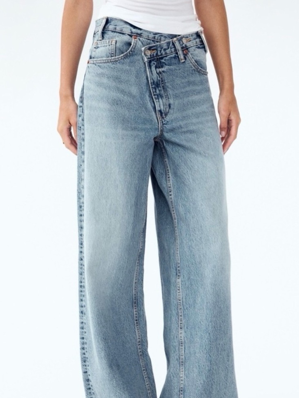 Zara Asymmetrical Button Jeans Size 4